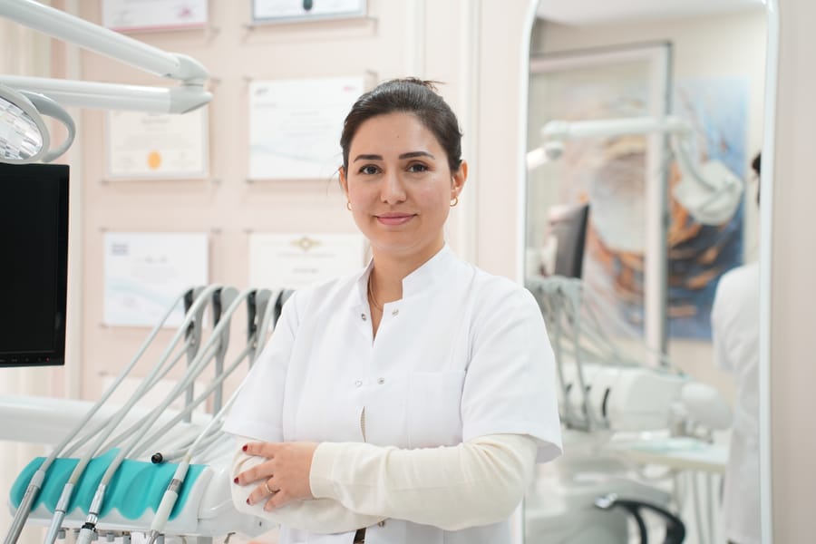 Aycan Işık Taş, chirurgien-dentiste